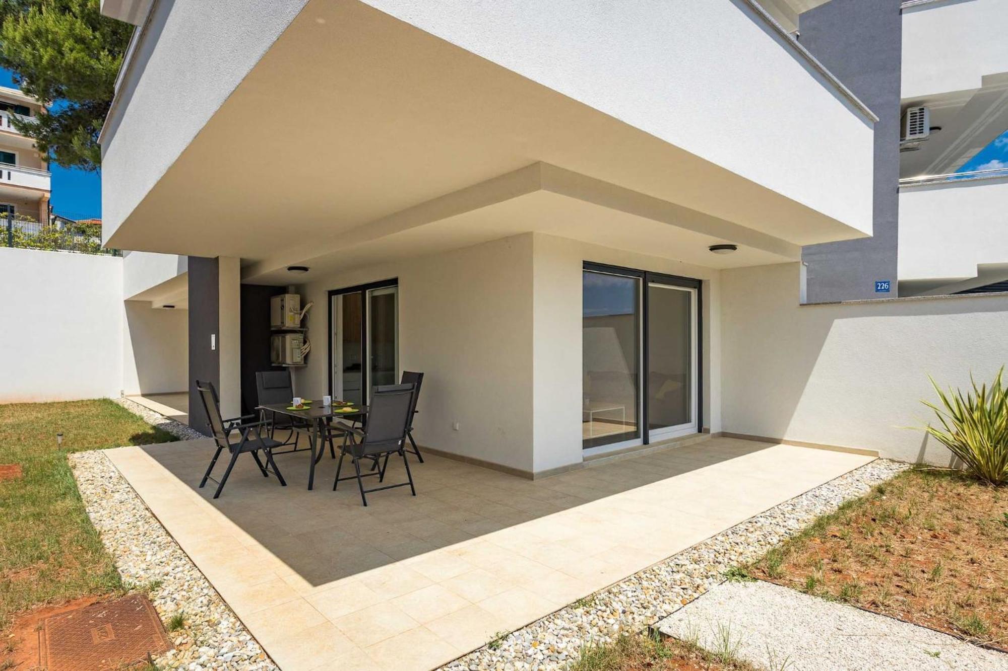 Apartments At Villa Frida Premantura Kültér fotó