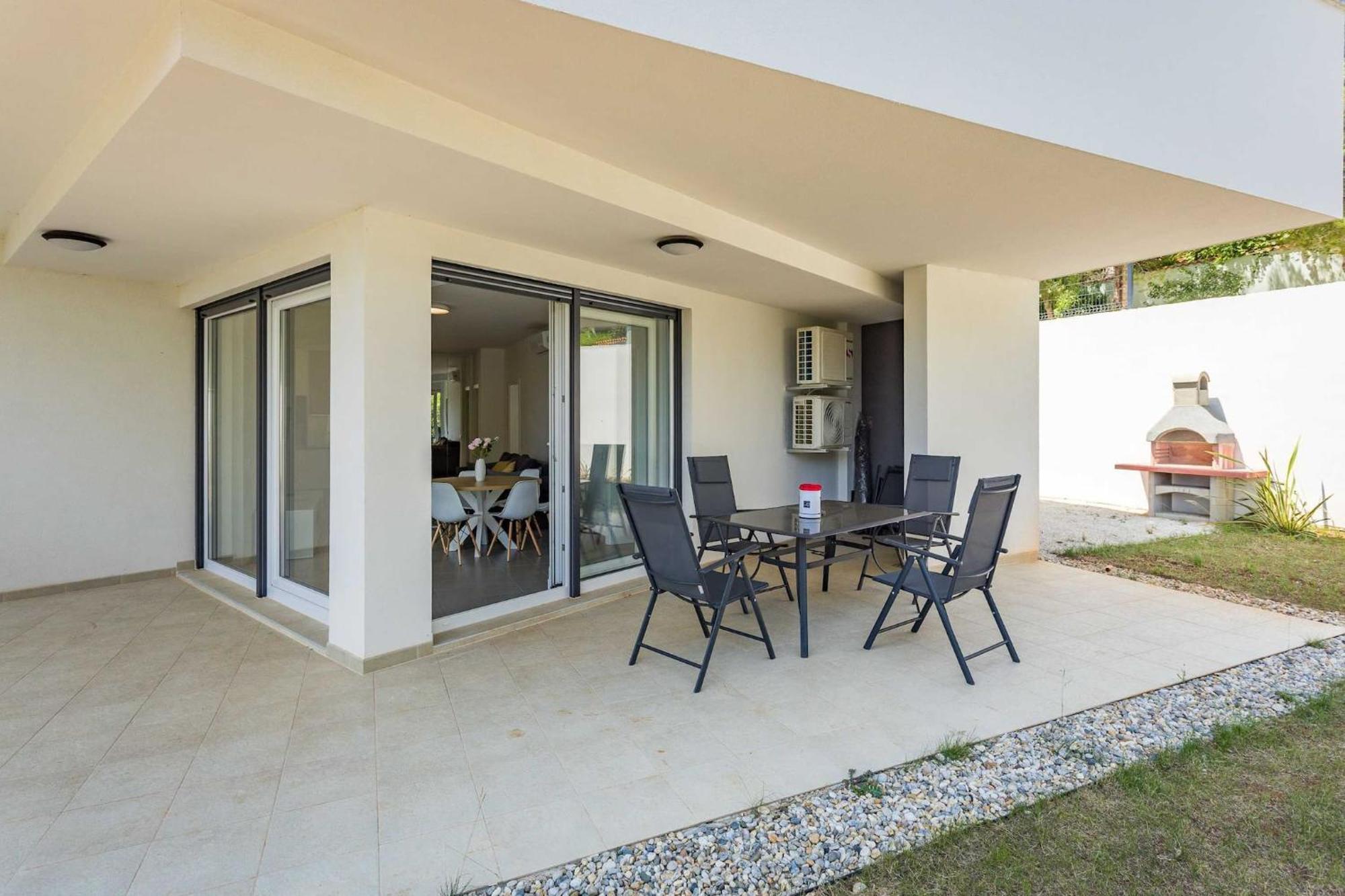 Apartments At Villa Frida Premantura Kültér fotó
